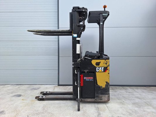 Gerbeur porté debout Caterpillar NSR20N