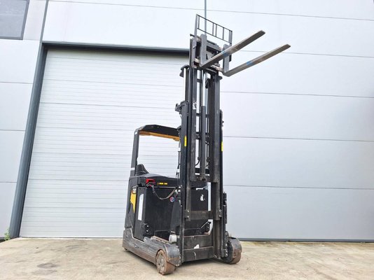 Chariot à mât rétractable Caterpillar NR16N2