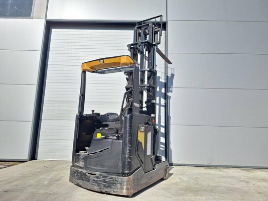Chariot à mât rétractable Caterpillar NR16N2