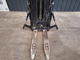 Gerbeur porté debout Caterpillar NSR16N