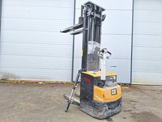 Gerbeur accompagnant Caterpillar NSP16N2