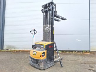 Gerbeur accompagnant Caterpillar NSP16N2