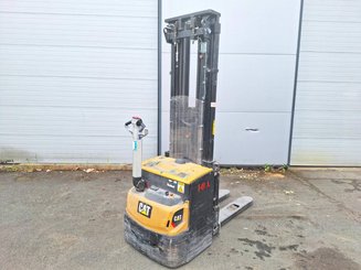 Gerbeur accompagnant Caterpillar NSP16N2
