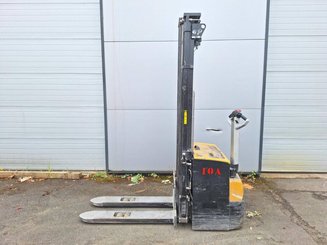 Gerbeur accompagnant Caterpillar NSP16N2
