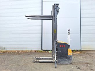 Gerbeur accompagnant Caterpillar NSP16N2