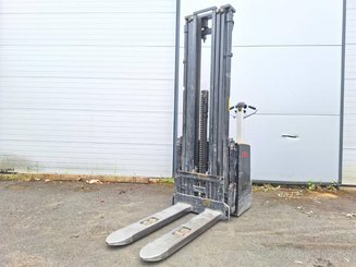 Gerbeur accompagnant Caterpillar NSP16N2