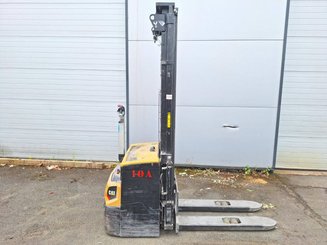 Gerbeur accompagnant Caterpillar NSP16N2