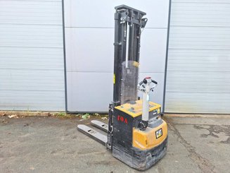 Gerbeur accompagnant Caterpillar NSP16N2