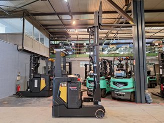 Chariot à mât rétractable Caterpillar NR16N2
