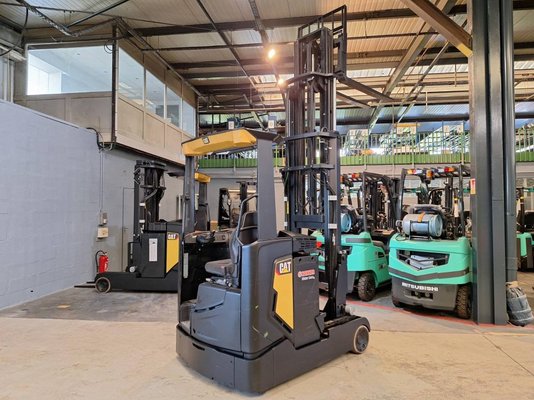 Chariot à mât rétractable Caterpillar NR16N2