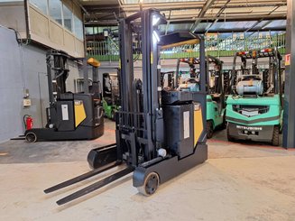 Chariot à mât rétractable Caterpillar NR16N2