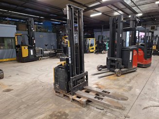 Gerbeur accompagnant Caterpillar NSP16N