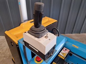 Transpalette accompagnant Caterpillar NPP16N2