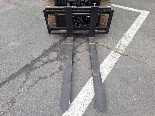 Chariot élévateur frontal 4 roues Hangcha XC18i