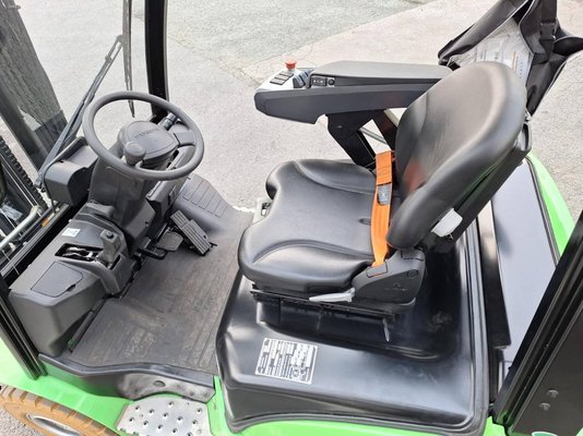 Chariot élévateur frontal 4 roues Hangcha XC18i