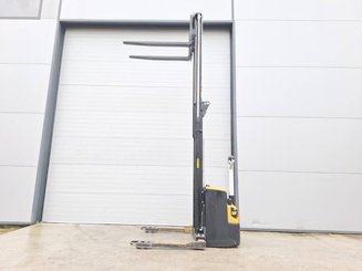 Gerbeur à bras encadrants Caterpillar NSP16N2S