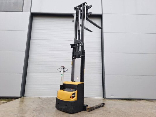 Gerbeur à bras encadrants Caterpillar NSP16N2S