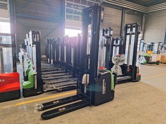 Gerbeur accompagnant Hangcha CDD16-AC2-I