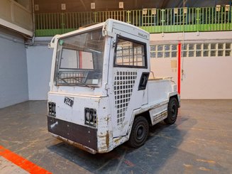 Tracteur de remorquage Charlatte T135