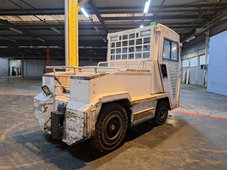 Tracteur de remorquage Charlatte T135