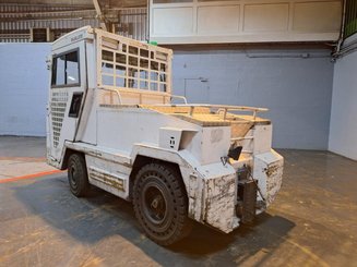 Tracteur de remorquage Charlatte T135