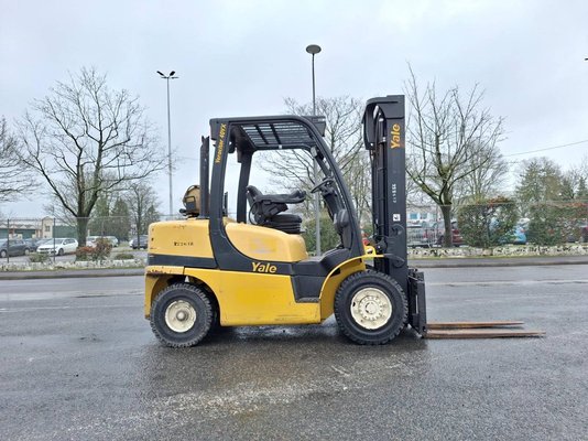 Chariot élévateur frontal 4 roues Yale GLP40VX5