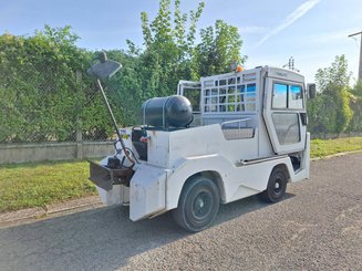 Tracteur de remorquage Charlatte TE225