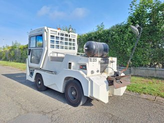 Tracteur de remorquage Charlatte TE225