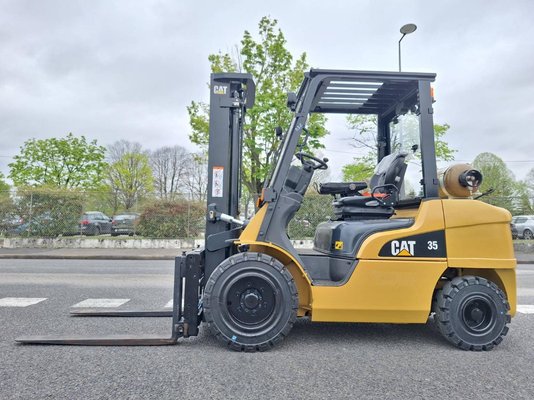Chariot élévateur frontal 4 roues Caterpillar GP35 NTD