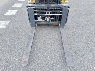 Chariot élévateur frontal 4 roues Caterpillar GP35 NTD