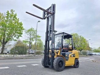 Chariot élévateur frontal 4 roues Caterpillar GP35 NTD