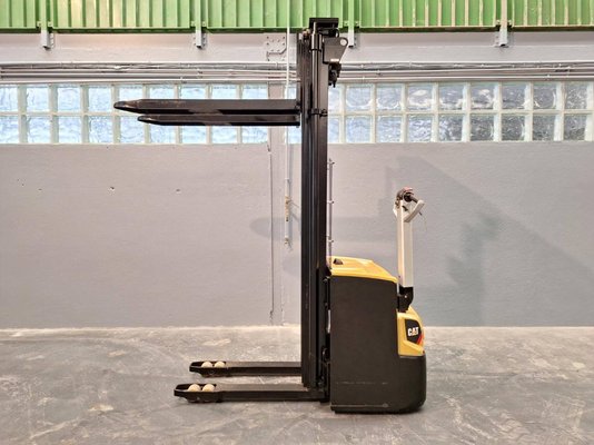 Gerbeur accompagnant Caterpillar NSP16N2