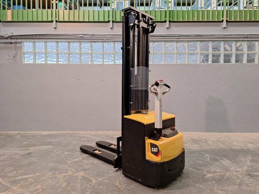 Gerbeur accompagnant Caterpillar NSP16N2