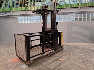 Préparateur de commandes à nacelle élevable Caterpillar NOH10N