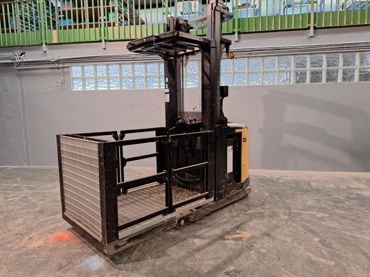 Préparateur de commandes à nacelle élevable Caterpillar NOH10N