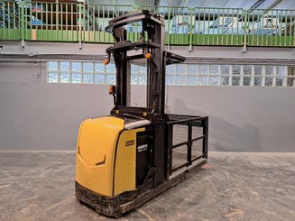 Préparateur de commandes à nacelle élevable Caterpillar NOH10N