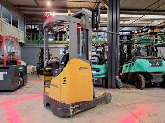 Chariot à mât rétractable Crown ESR5260-1.4