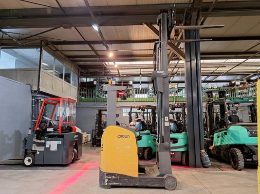 Chariot à mât rétractable Crown ESR5260-1.4