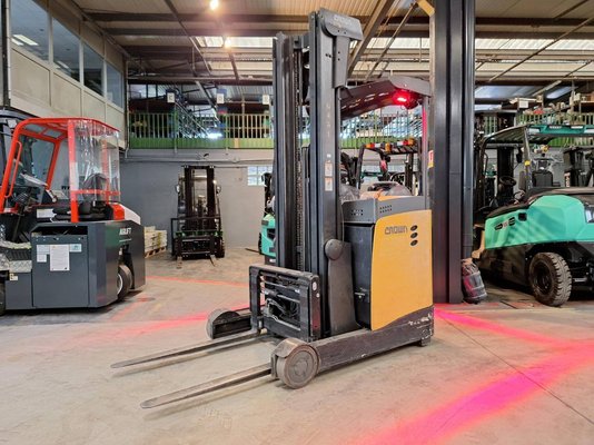 Chariot à mât rétractable Crown ESR5260-1.4