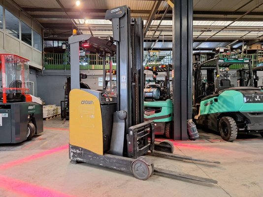 Chariot à mât rétractable Crown ESR5260-1.4