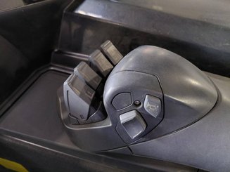 Chariot à mât rétractable Caterpillar NR16N2