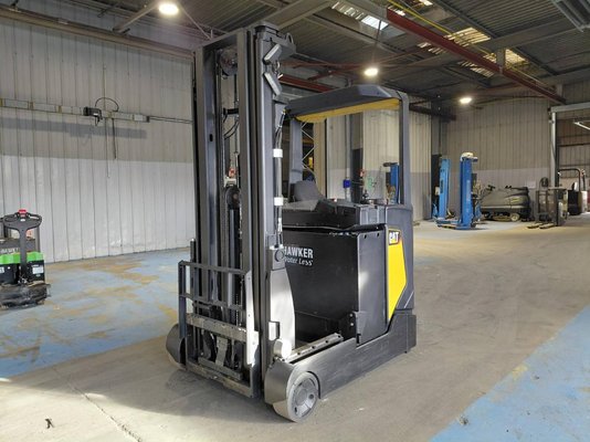 Chariot à mât rétractable Caterpillar NR16N2