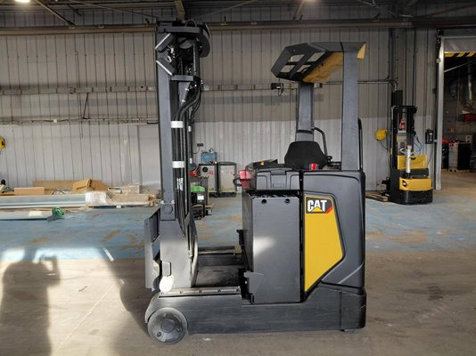 Chariot à mât rétractable Caterpillar NR16N2