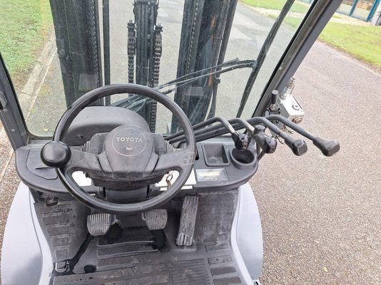 Chariot élévateur frontal 4 roues Toyota 028FGF25