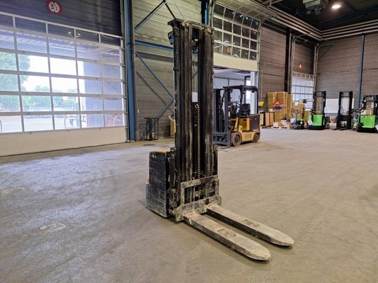 Gerbeur accompagnant Caterpillar NSP16N2