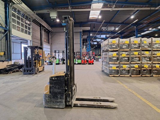 Gerbeur accompagnant Caterpillar NSP16N2