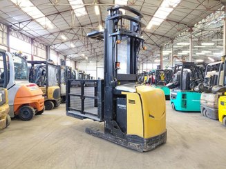 Préparateur de commandes à nacelle élevable Caterpillar NOH10N