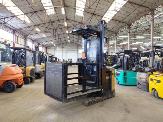 Préparateur de commandes à nacelle élevable Caterpillar NOH10N