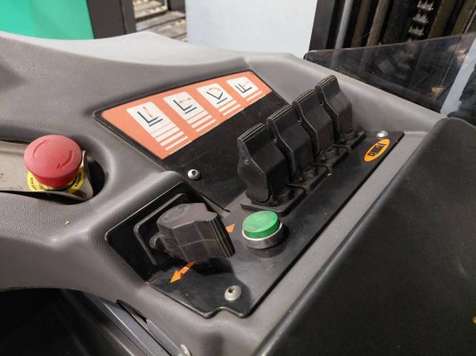 Chariot à mât rétractable OMG NEOS16 SE