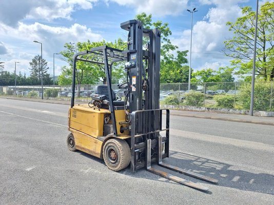 Chariot élévateur frontal 4 roues Caterpillar EP25K-PAC